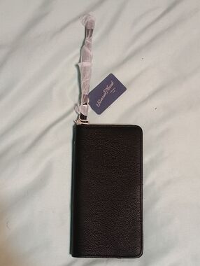 Universal Thread Black Pebbled Leather Zip Wristlet Wallet